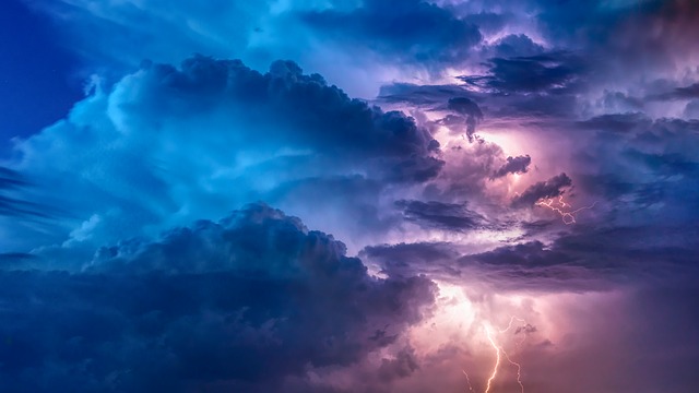 This image shows lighting striking in a thunderstorm to depict energy or qi in the Chinese language